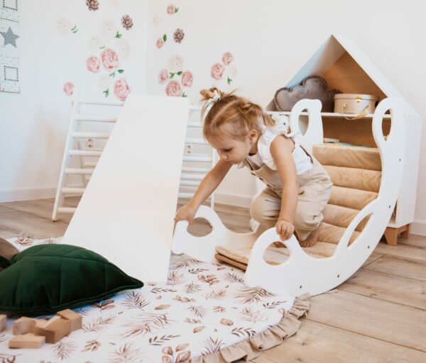 Drevená montessori hojdačka SwingMe - biela/prírodné drevo