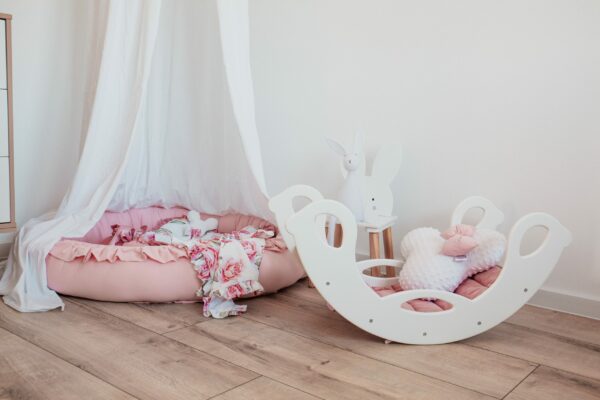 Drevená montessori hojdačka SwingMe - biela/prírodné drevo