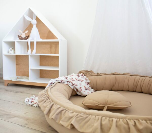 Montessori domčeková polica Woodle - biela/prírodné drevo