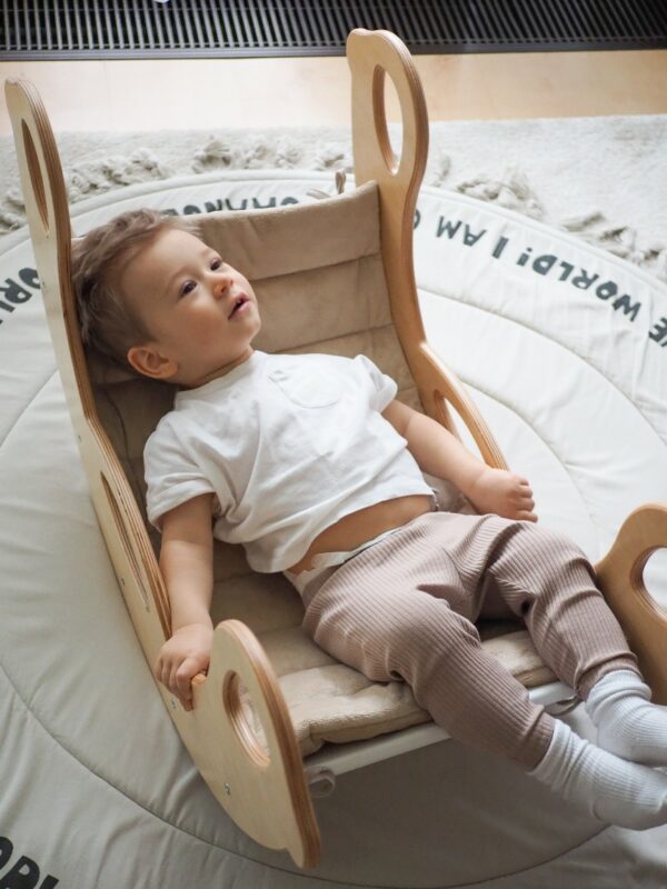 Drevená montessori hojdačka SwingMe - prírodné drevo/biela