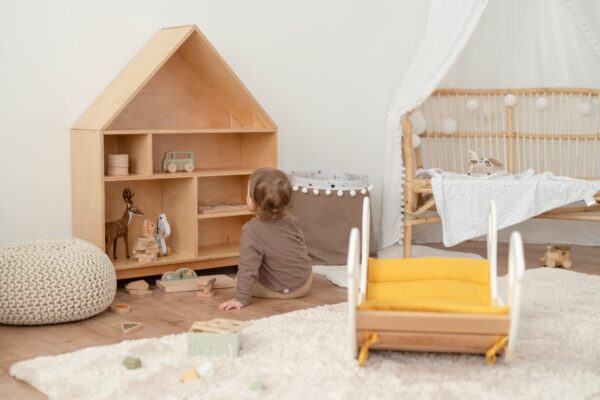 Drevená montessori hojdačka SwingMe - biela/prírodné drevo