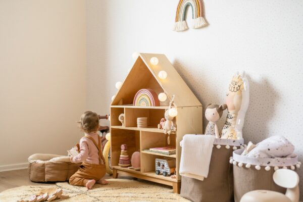 Montessori domčeková polica Woodle - prírodné drevo