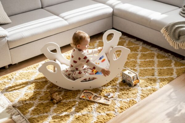 Drevená montessori hojdačka SwingMe - biela/prírodné drevo