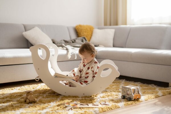 Drevená montessori hojdačka SwingMe - biela/prírodné drevo