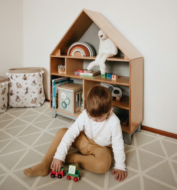 Montessori domčeková polica Woodle - prírodné drevo/sivá