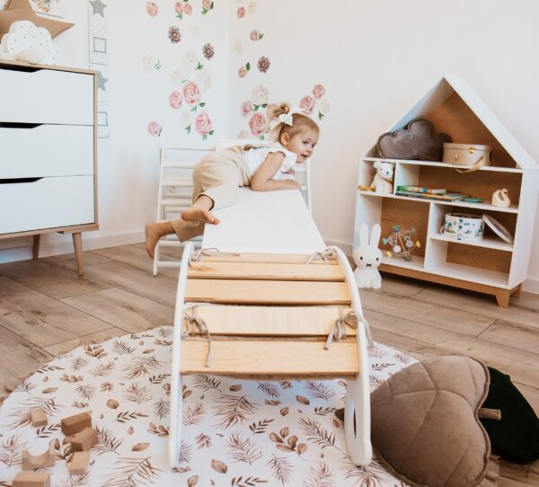 Montessori domčeková polica Woodle - biela/prírodné drevo