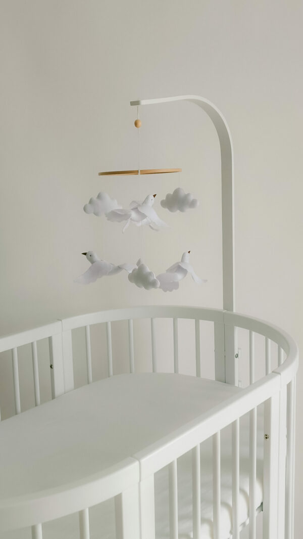 Závesná dekorácia nad detskú postieľku - Doves